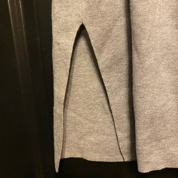 Reitmans skirt and top set in medium heather. Size 22 - Picture 6 of 11